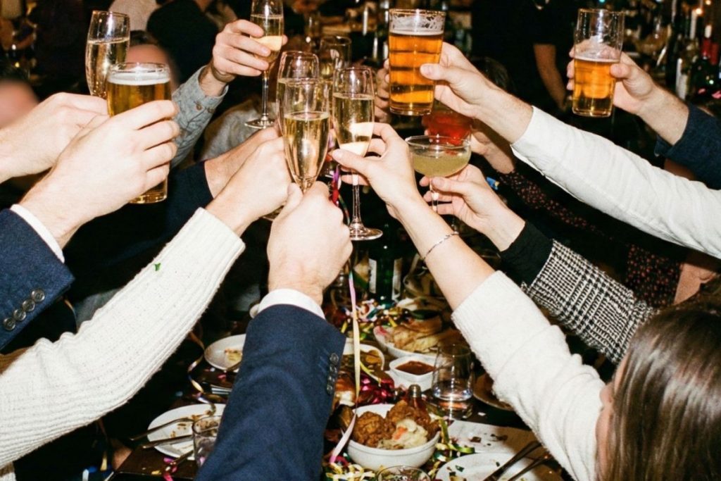 Bares e restaurantes litorâneos preveem alta de 30% impulsionados por festas de fim de ano