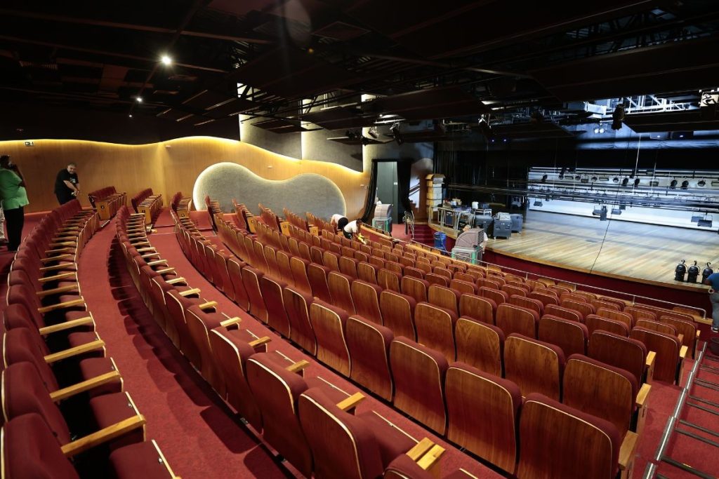 Cubatão abre as portas do teatro municipal zanzalá após investimento milionário