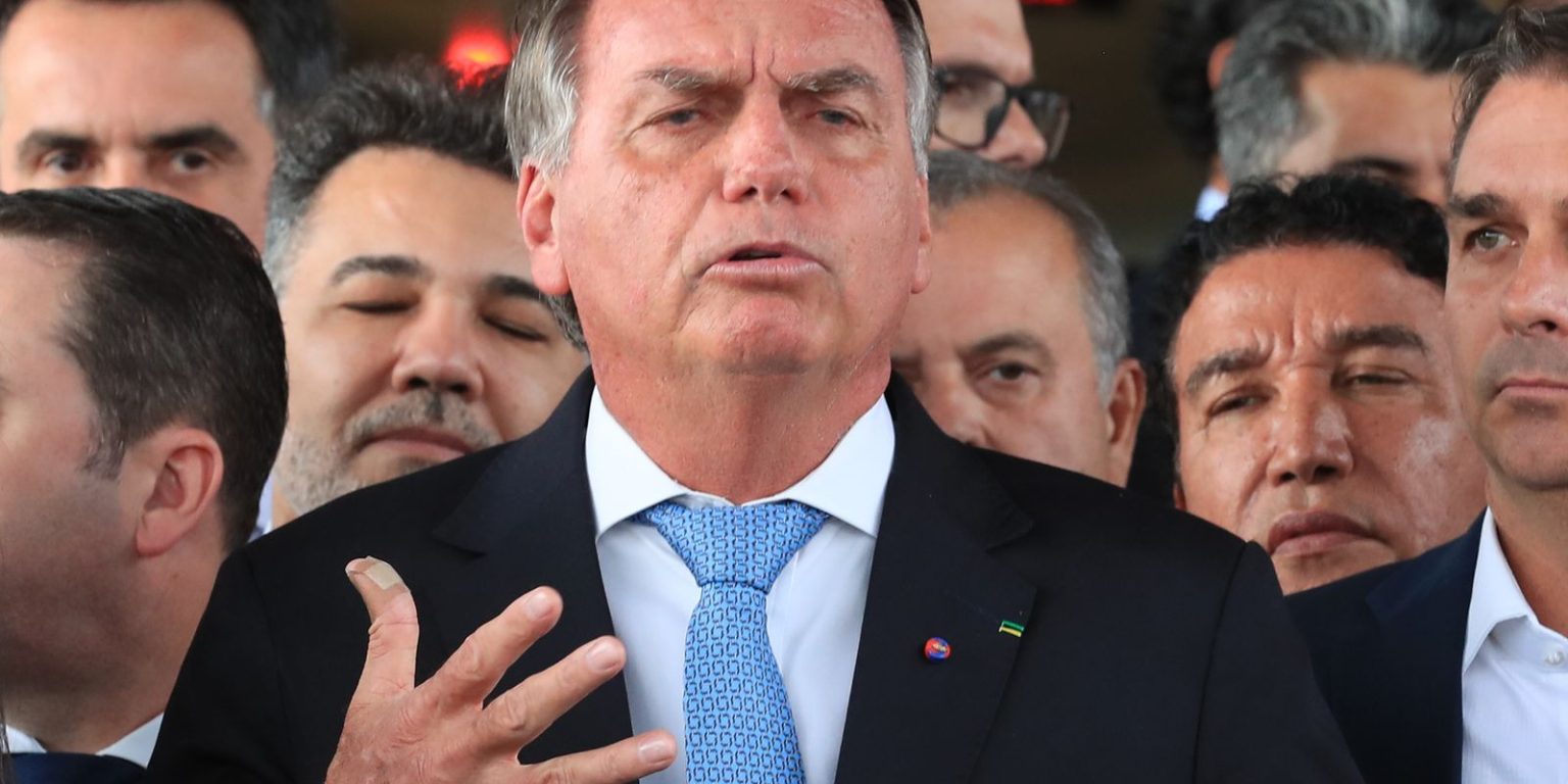 Bolsonaro conclui nova cirurgia para tratamento de soluços persistentes