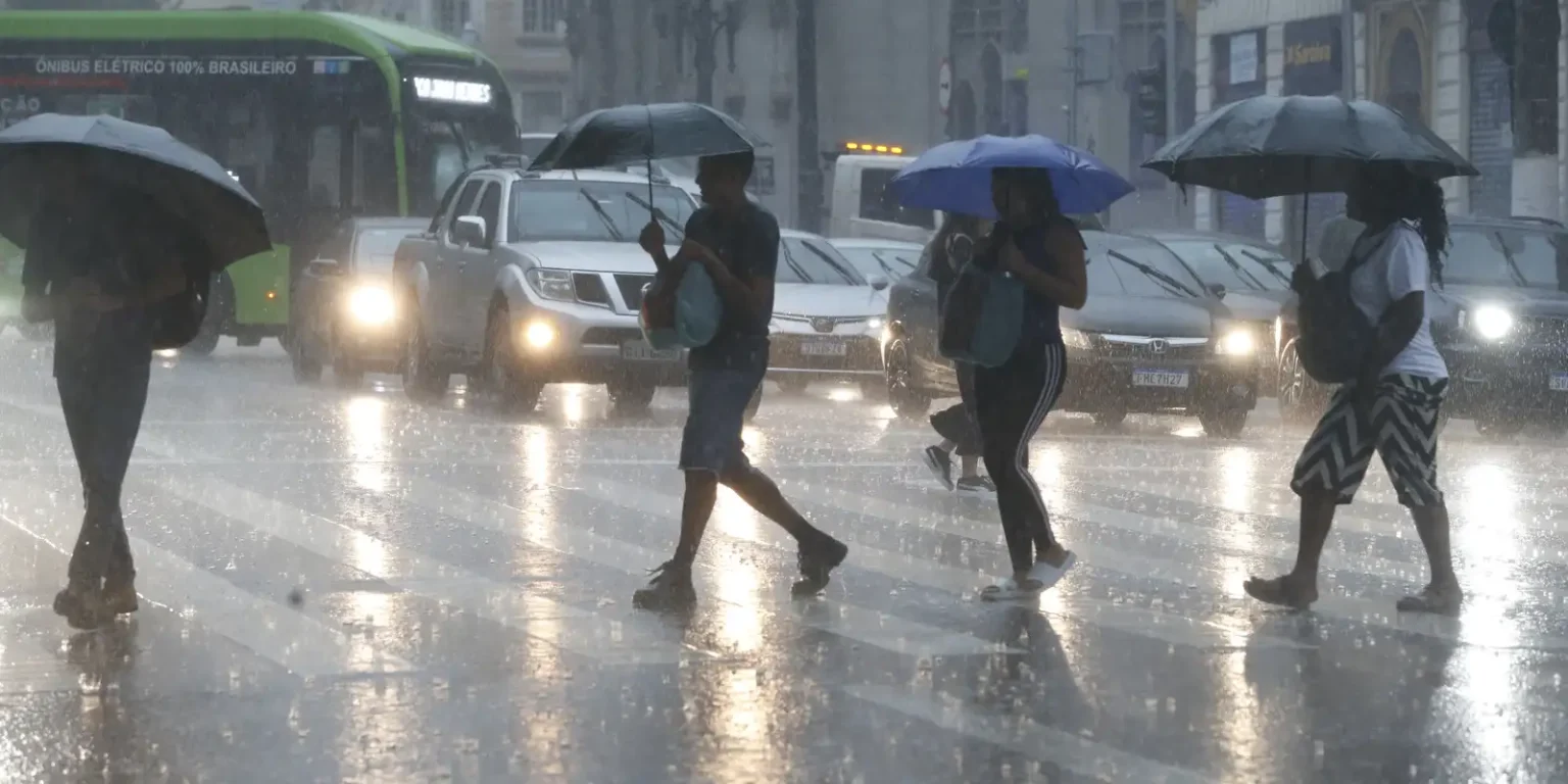 Chuvas intensas causam alagamentos e transtornos na Grande São Paulo