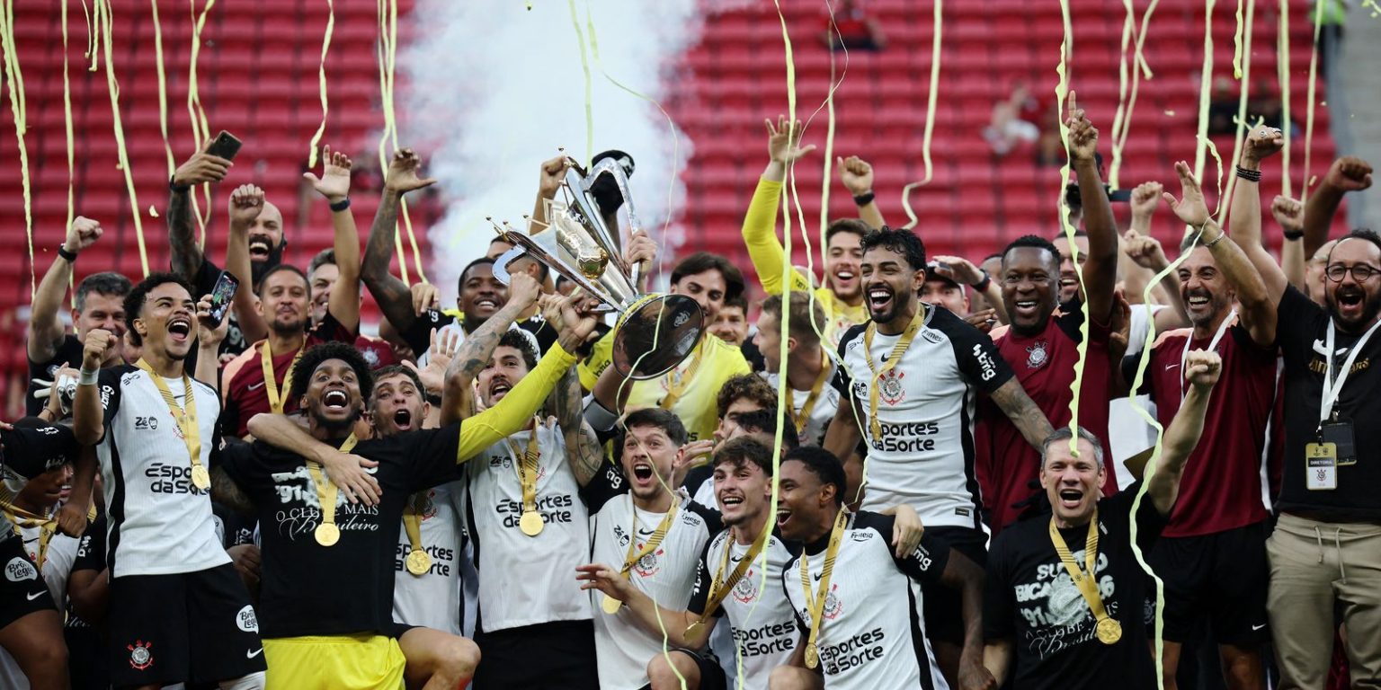 Corinthians bate Flamengo e é bicampeão da Supercopa Rei