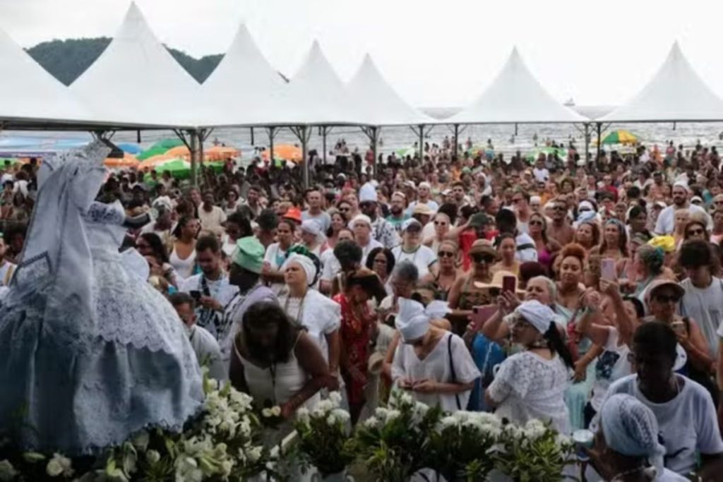 Festa de Iemanjá em Santos: celebração, procissão e shows na Ponta da