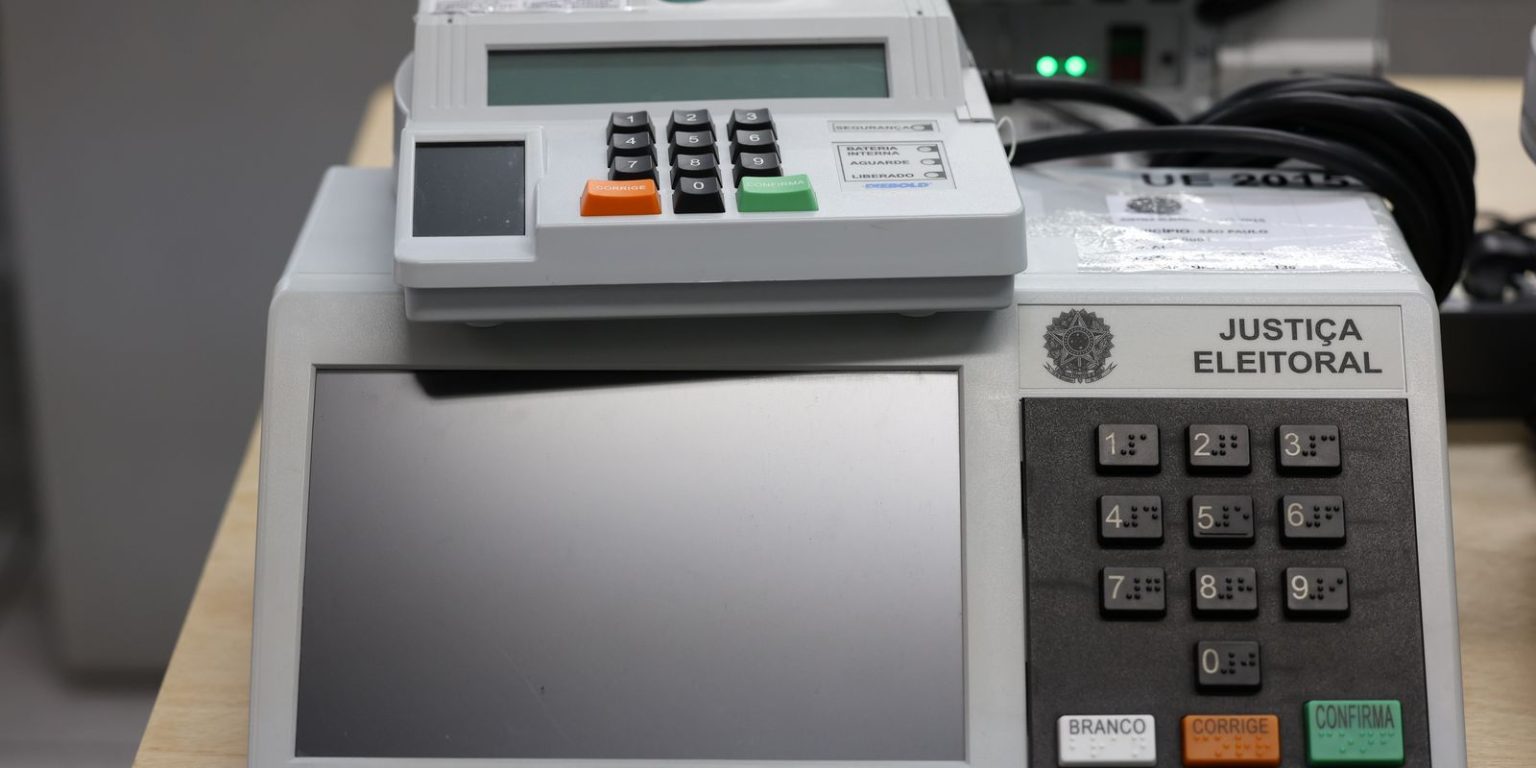 Pesquisa revela que fake news eleitorais visam urnas eletrônicas