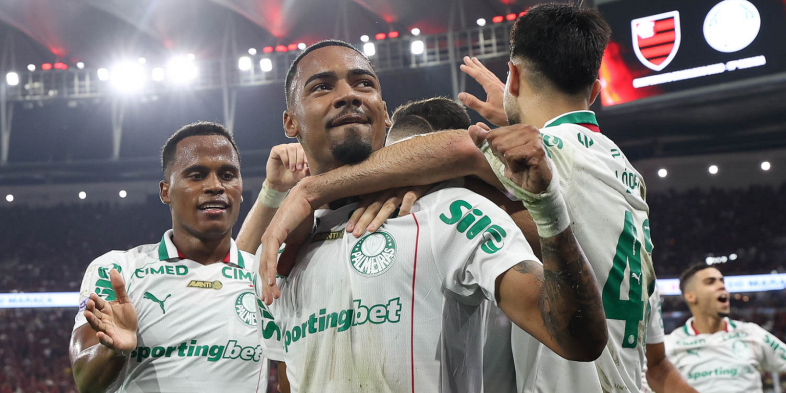Palmeiras goleia Flamengo no Maracanã e dispara na liderança do Brasileiro