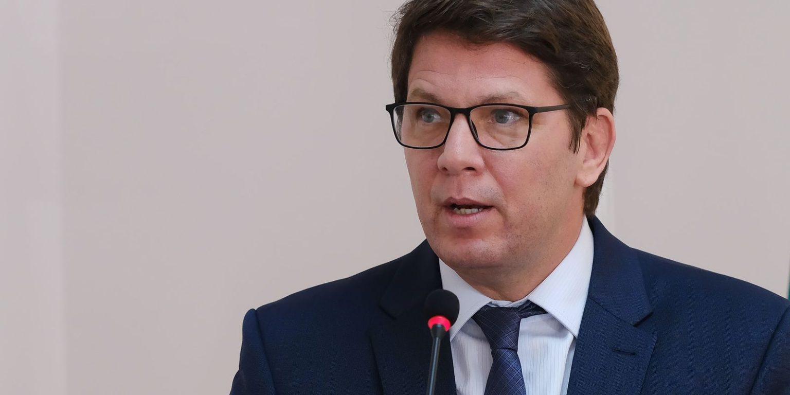 Ministro do STF pede explicações da Câmara sobre viagem de Mário Frias