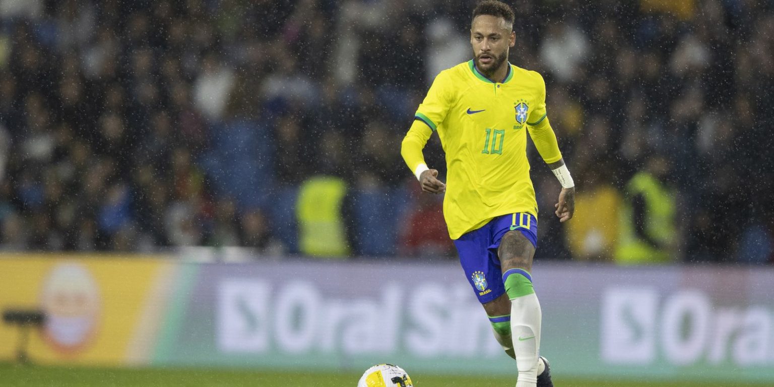 Neymar no banco marca estreia do Brasil na Copa do Mundo