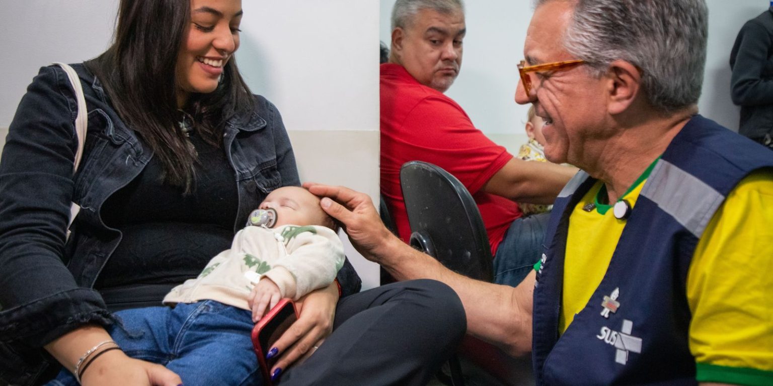 Saúde inicia vacinação infantil com nova pneumo 20 no SUS