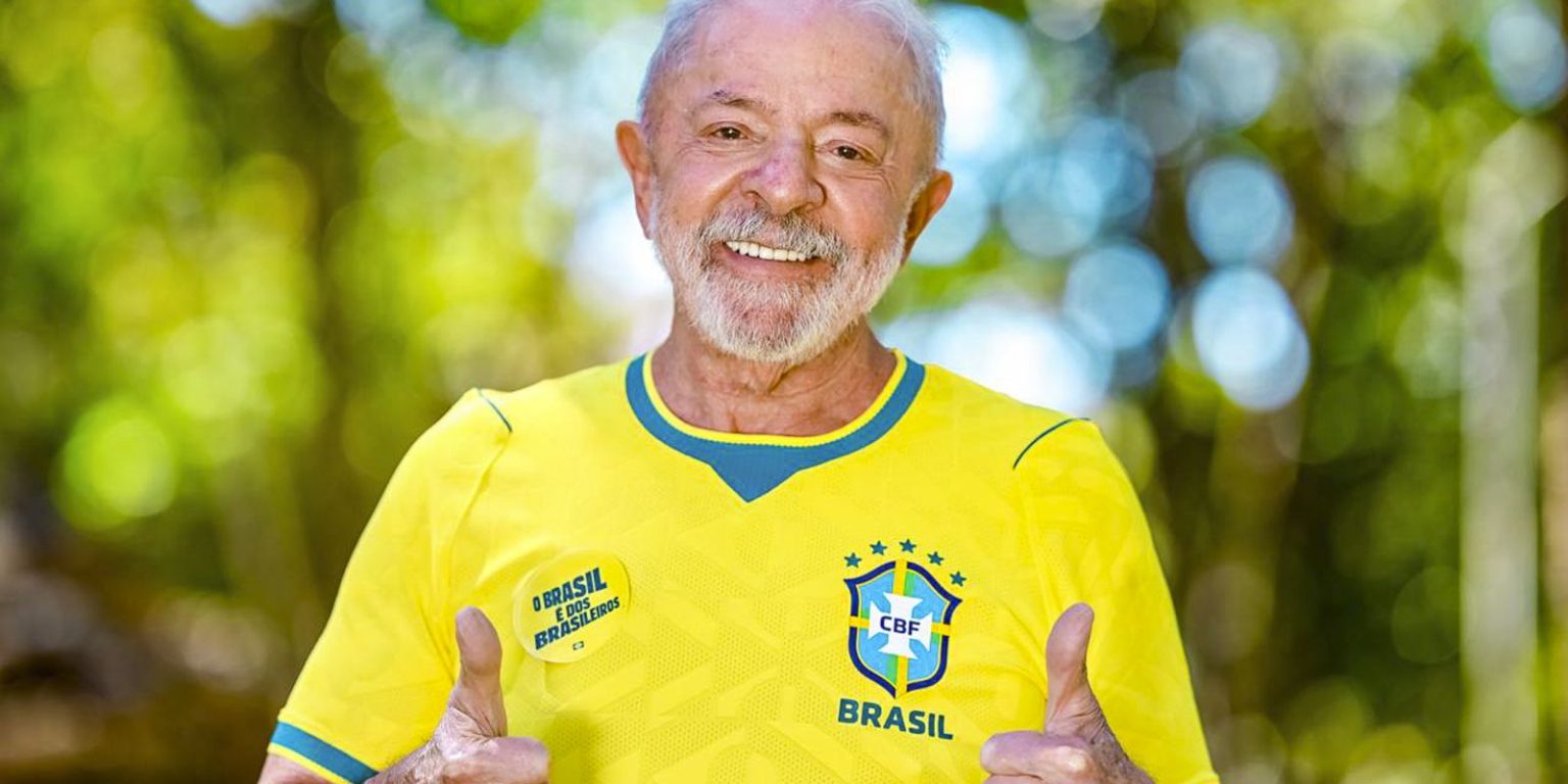 Lula pede à seleção brasileira para jogar com alma na Copa do