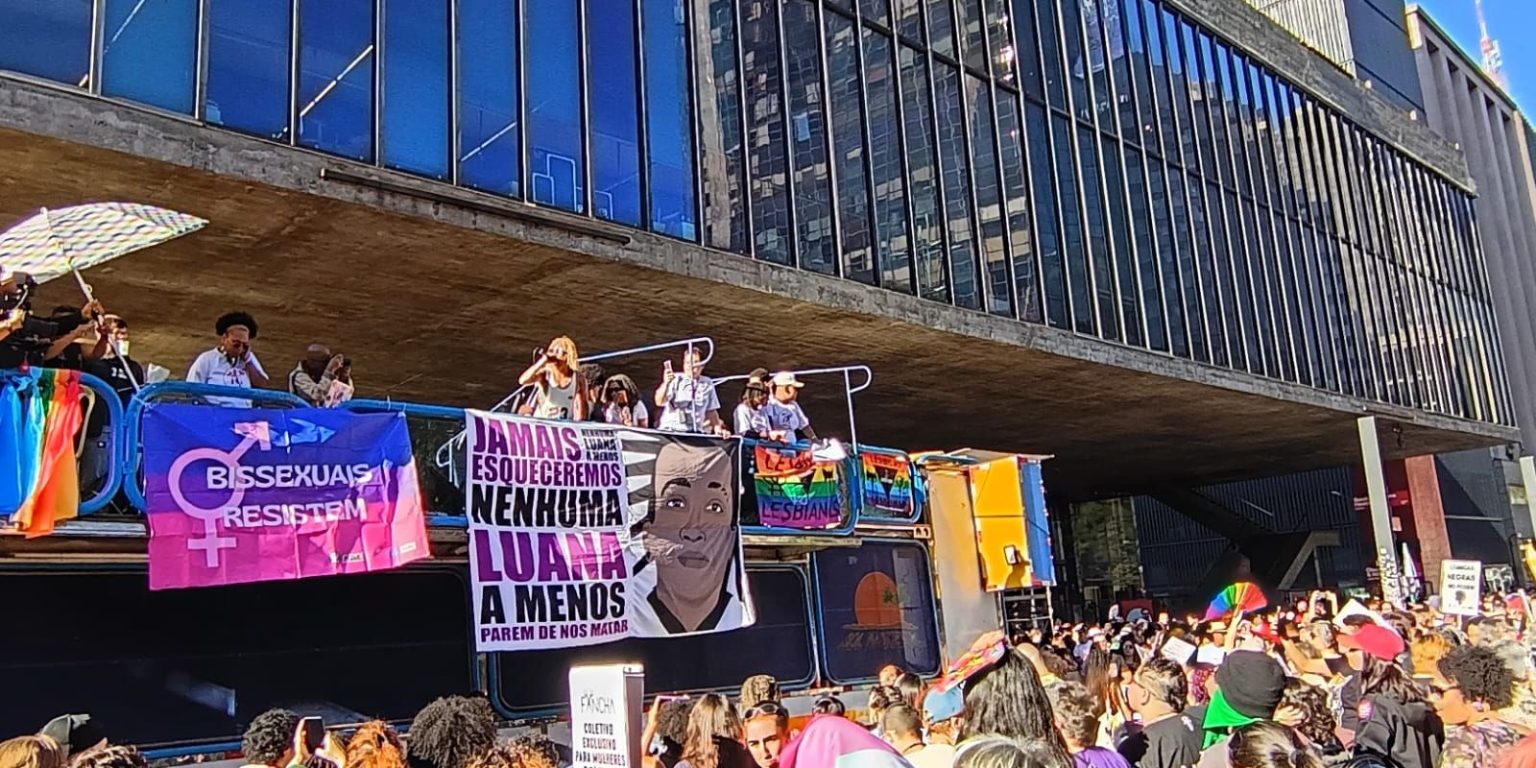 Mulheres lésbicas e bissexuais marcham em SP contra a violência