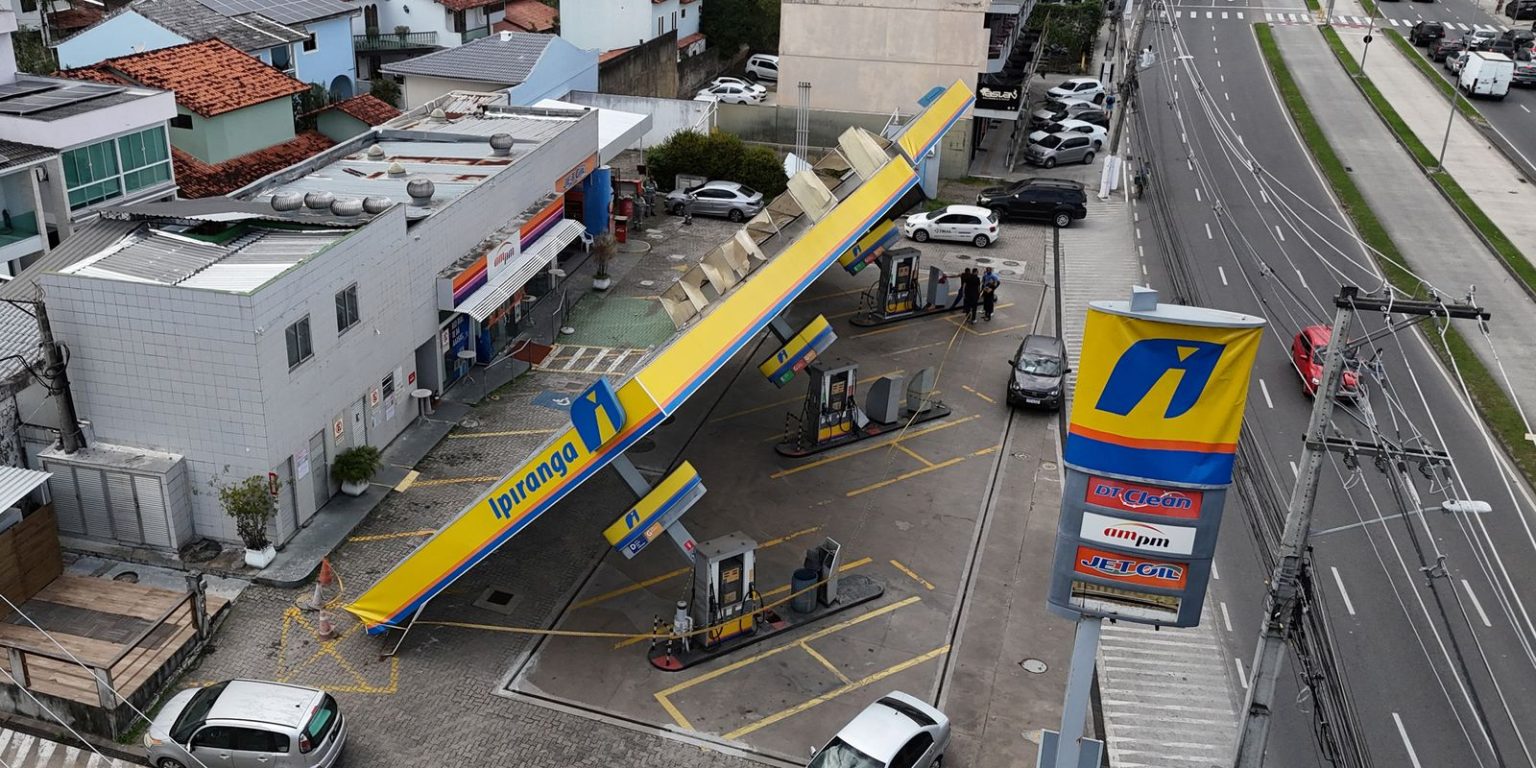 Polícia do Rio investiga três mortes por eletrocussão após forte ventania