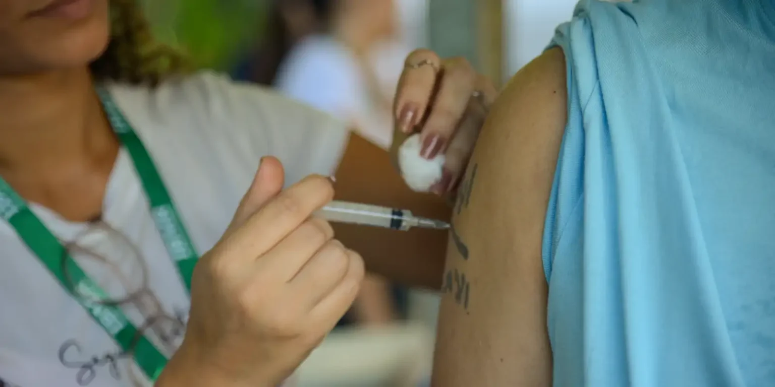 País realiza Dia D de Multivacinação para crianças e adolescentes