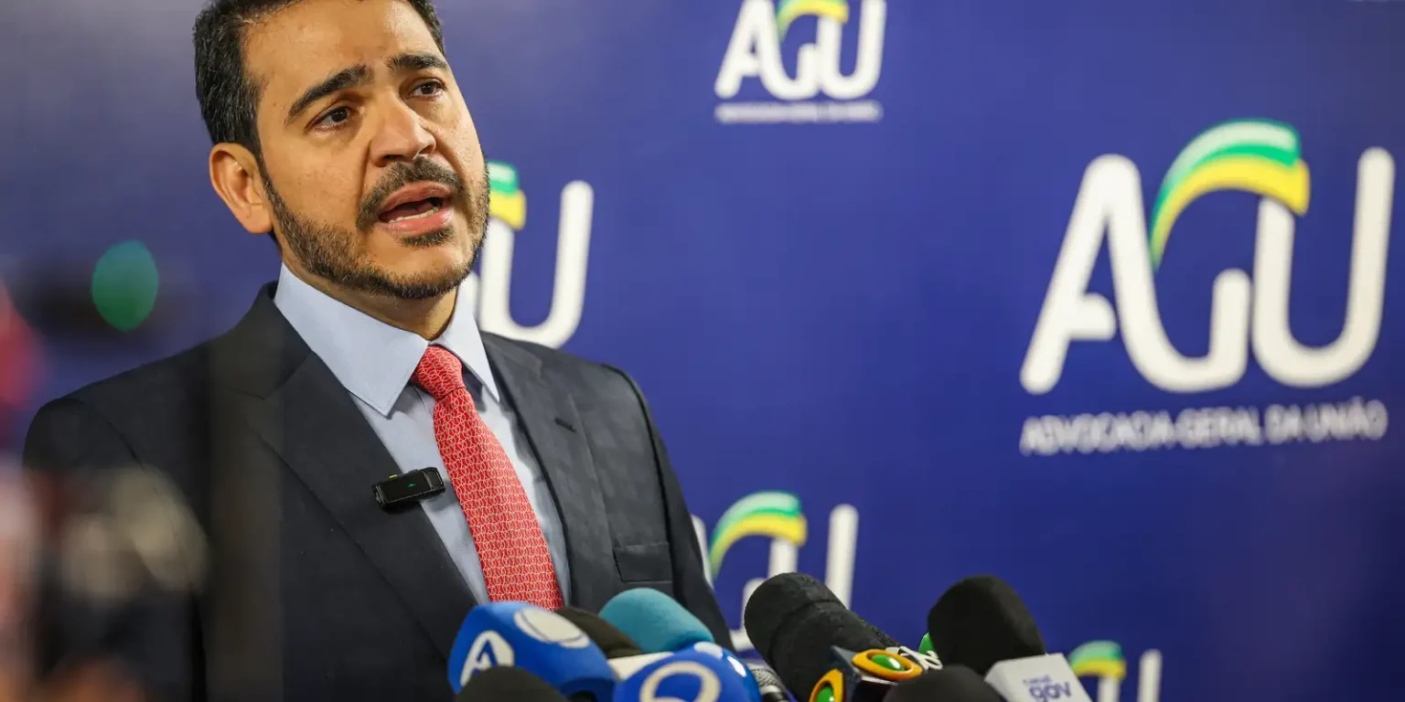AGU solicita a Fachin suspensão de decisão que afastou diretores da PF