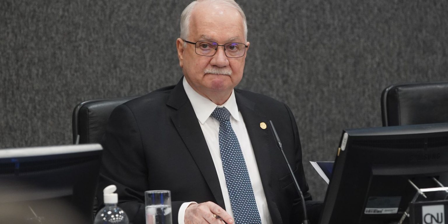 Fachin dá 24h para PF entregar dados do celular de Vorcaro