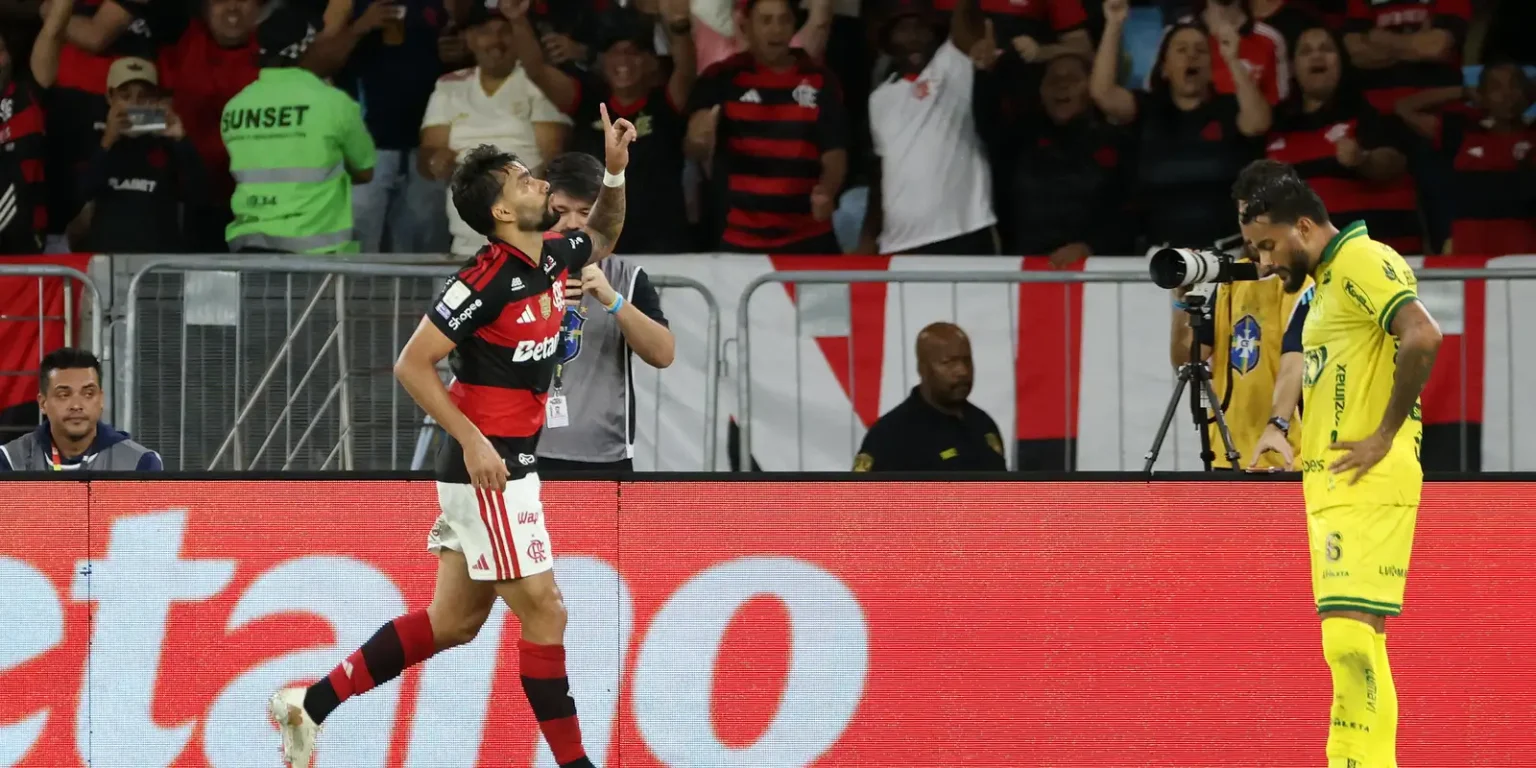 Flamengo vence Mirassol e se aproxima da liderança do Brasileirão