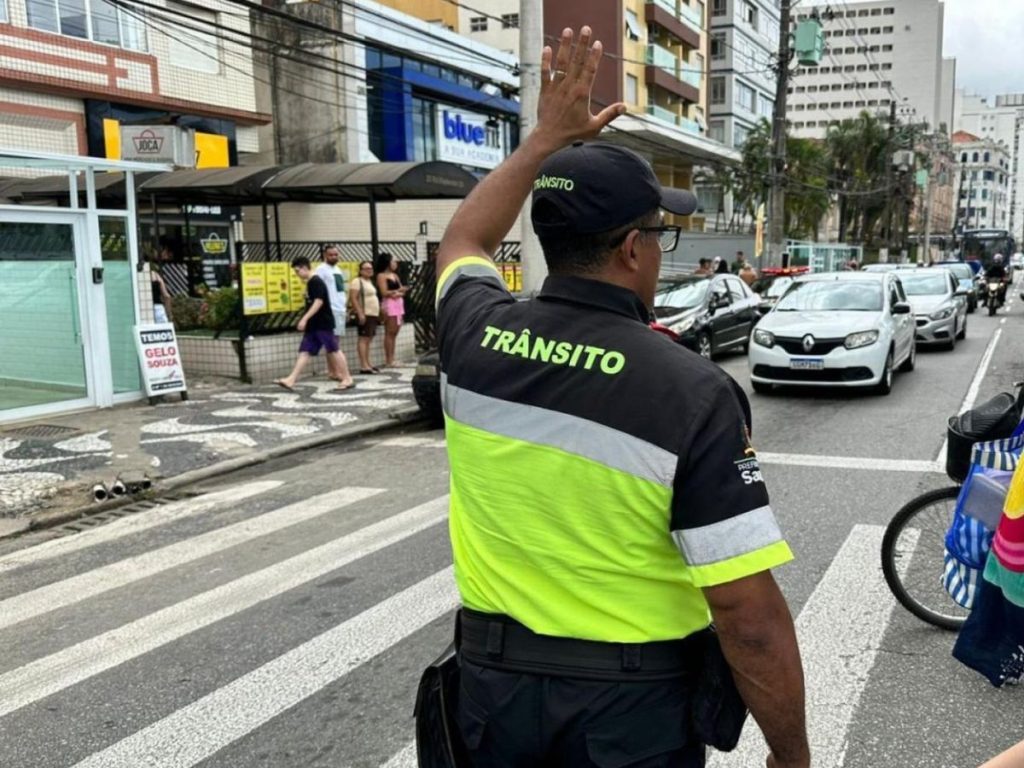 Santos terá ruas bloqueadas e ônibus desviados neste sábado por eventos