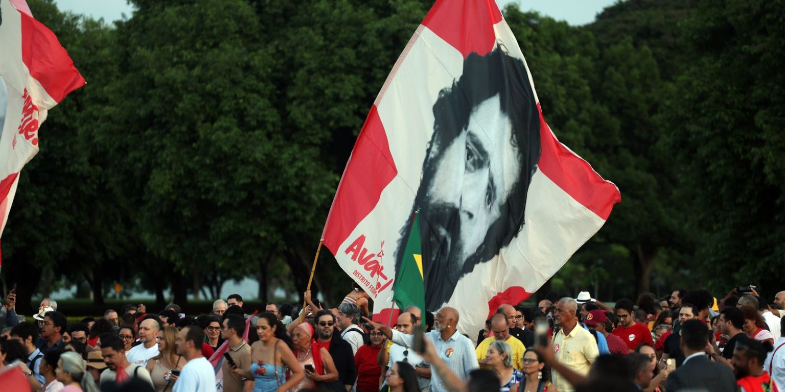 Idosos celebram aniversário de Lula com emoção no Alvorada