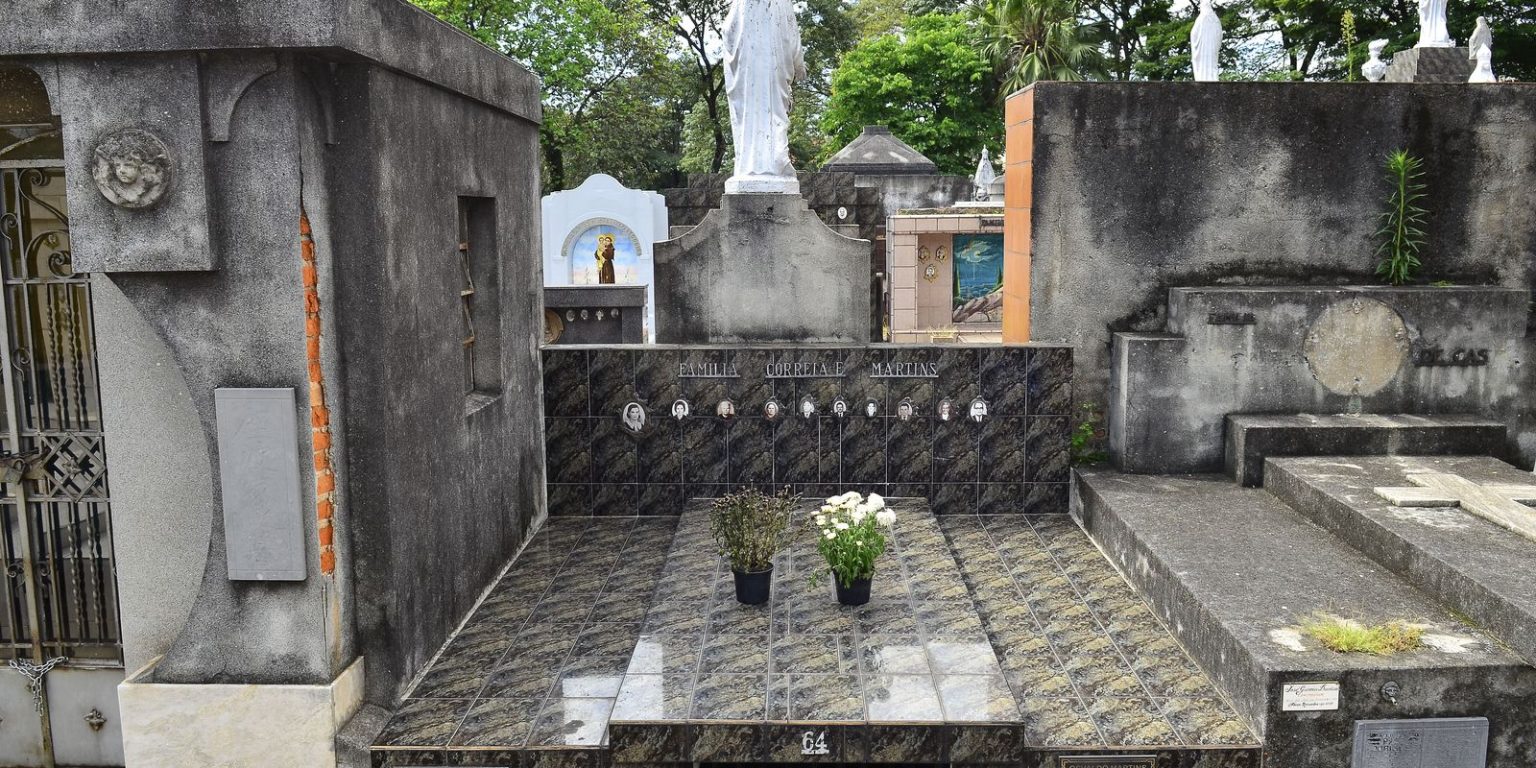 Polícia de São Paulo investiga venda ilegal de dados de óbitos a